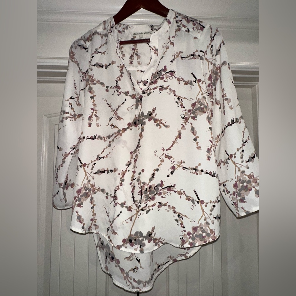 Daniel Rainn Blouse Small | White with Pink & Grey Floral Print | V-Neck